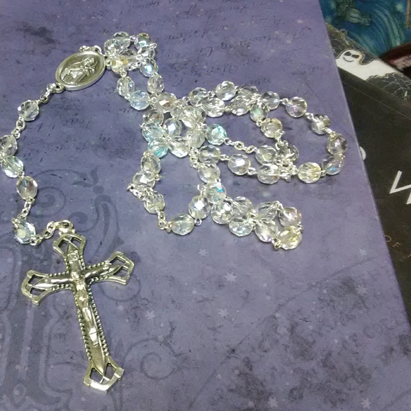 Jewelry - BNIB Silver tone and iridescent Rosary beads
